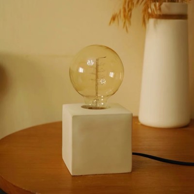 مصباح طاولة أسمنت CUBE