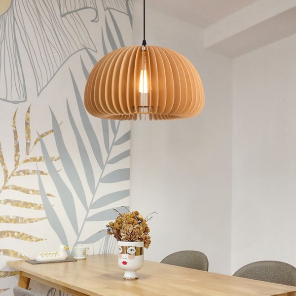 قلادة خشبية على شكل فطيرة