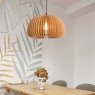 قلادة خشبية على شكل فطيرة