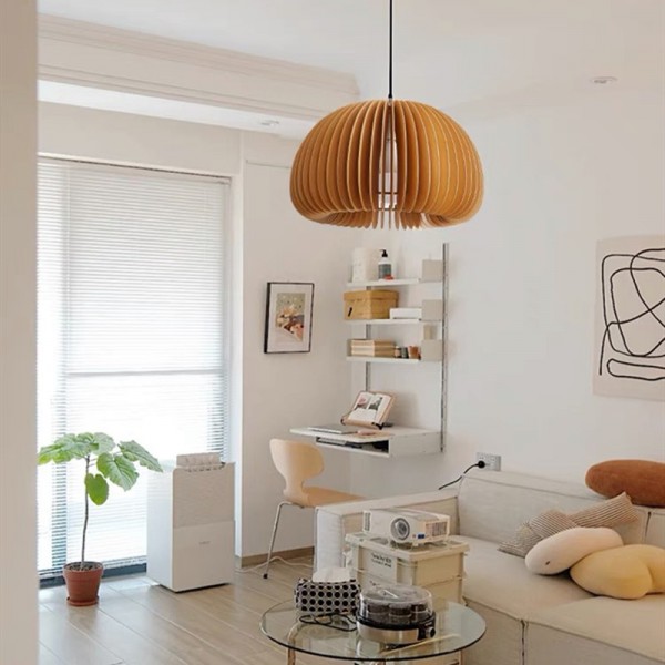 قلادة خشبية على شكل فطيرة