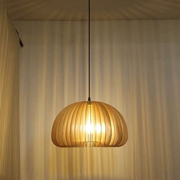 قلادة خشبية على شكل فطيرة