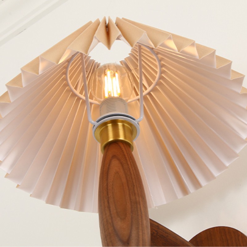 مصباح حائط خشبي