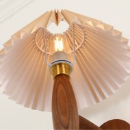 مصباح حائط خشبي