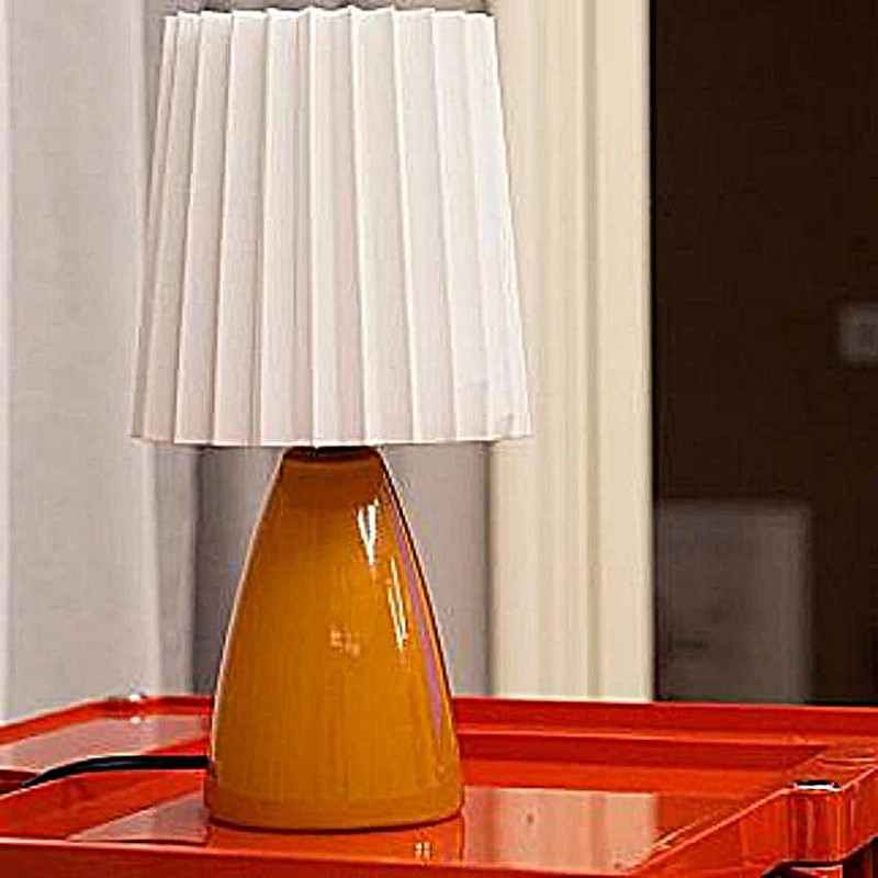 مصباح طاولة كريم