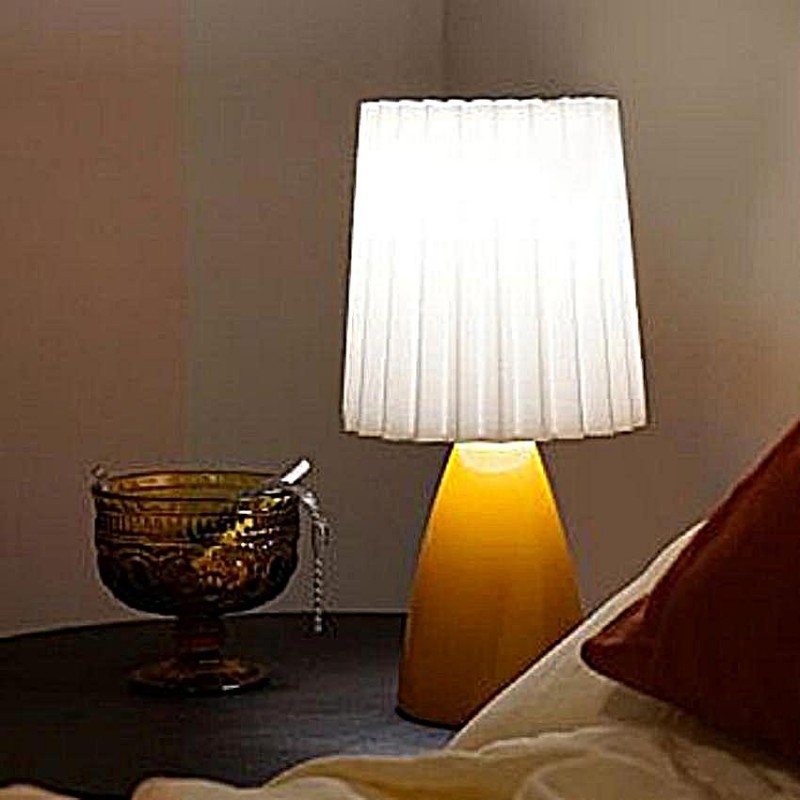 مصباح طاولة كريم