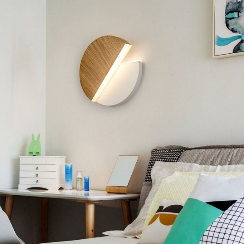 مصباح حائط قابل للدوران من Creative Eclipse