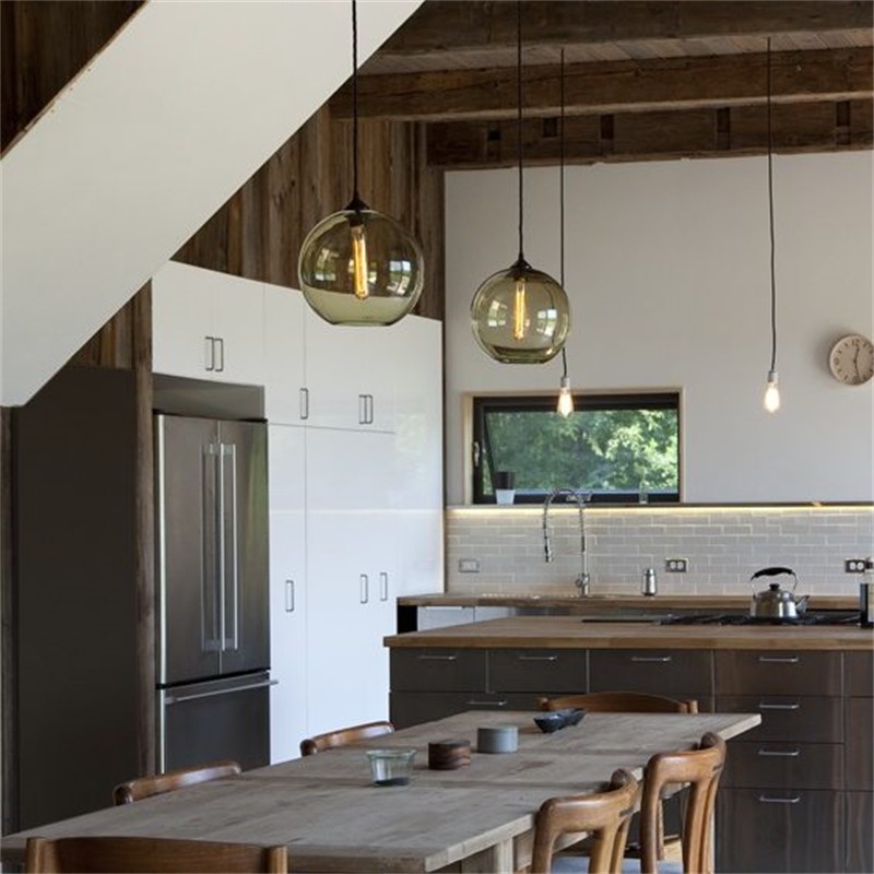 Niche Solitaire Pendant Light