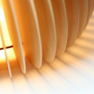 ضوء قلادة خشبية فطيرة