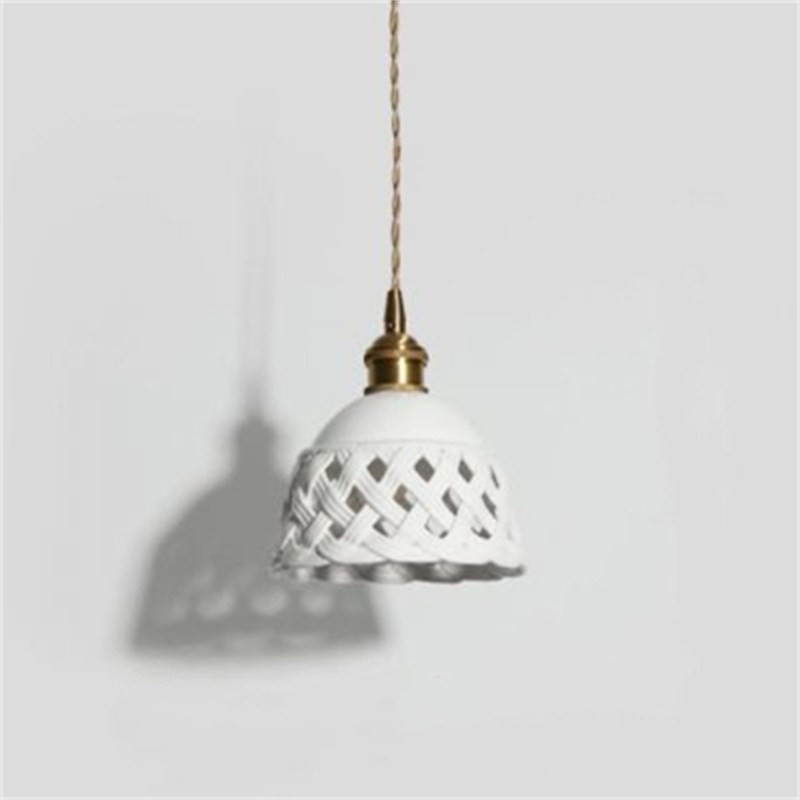 ضوء قلادة السيراميك المخرم