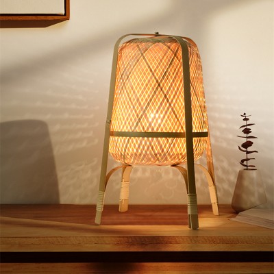 ضوء طاولة عمودي عالي شبكي منسوج من الخيزران